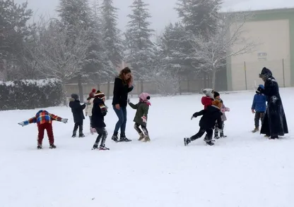 Bugün okullar tatil mi? 25 Şubat Salı eğitime ara verilen iller: İşte Valilik açıklamaları