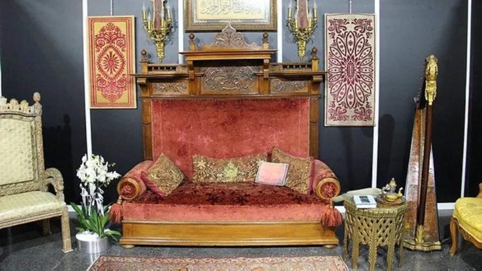 2'nci Abdülhamit'e ait tahtı Sanat ve Antika Fuarı'nda görücüye çıktı