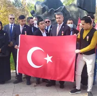 İYİ Parti önünde protesto! Şehit aileleri ve gazilerden İYİ Partili Lütfü Türkkan’a tepki: Bebek katillerinin yanında oldu