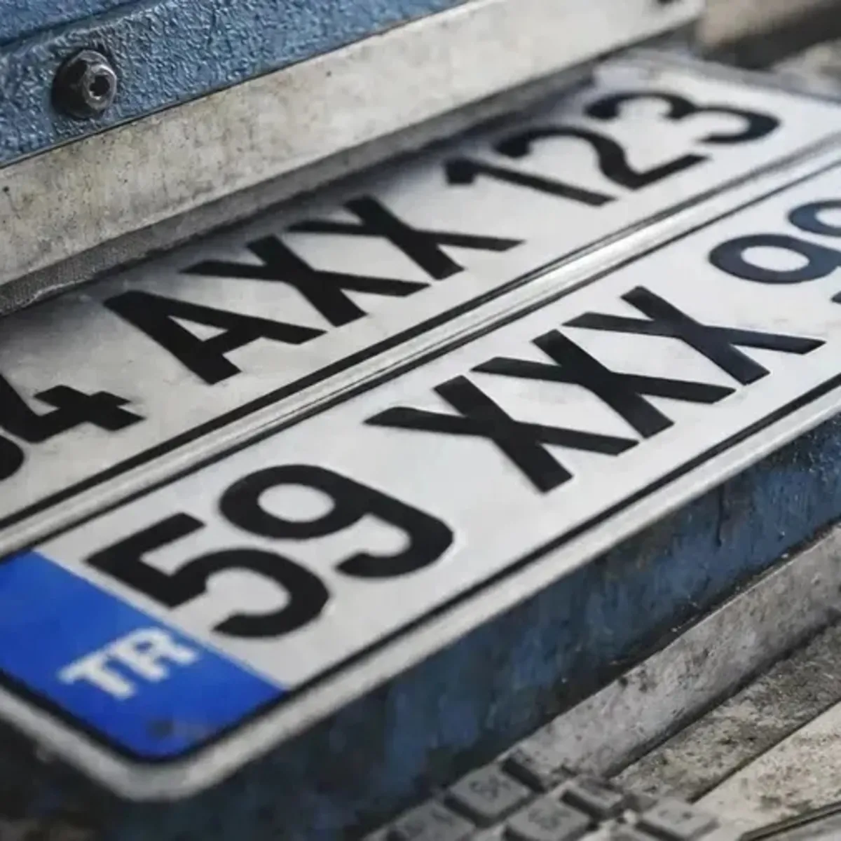 Yeni Yönetmelik: Standart Dışı Plakalar Ücretsiz Değiştirilecek