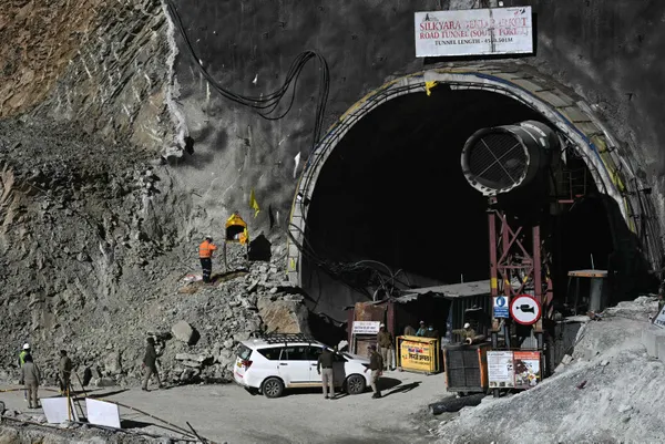 1700658012492.jpg Hindistan'da tünel çöktü! 41 işçiyi kurtarmak için zamanla yarış: Son 18 metre - 1