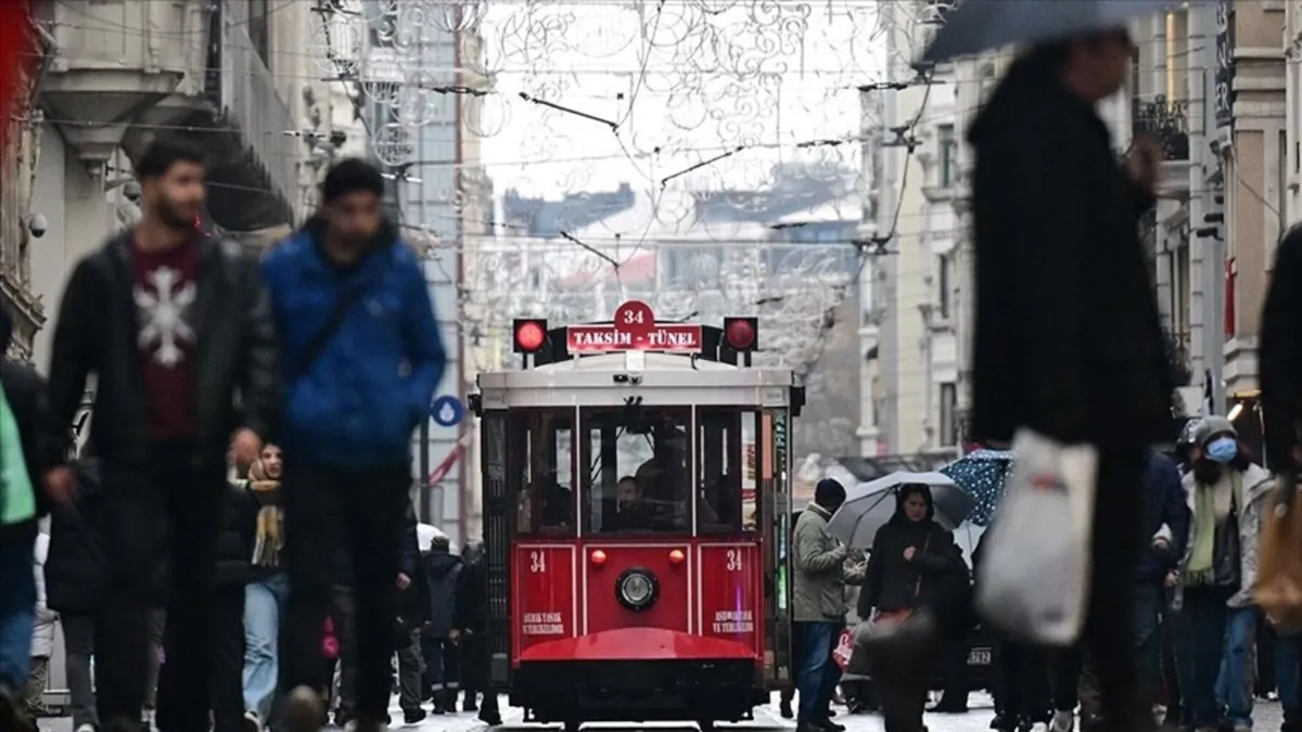 Türkiye nüfusundan fazla! İstiklal Caddesi ziyaretçi rekoru kırdı