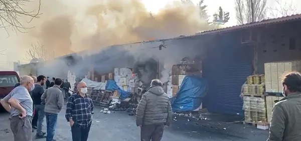 Son dakika: İstanbul Rami Kuru Gıda Hali'nde yangın - 1