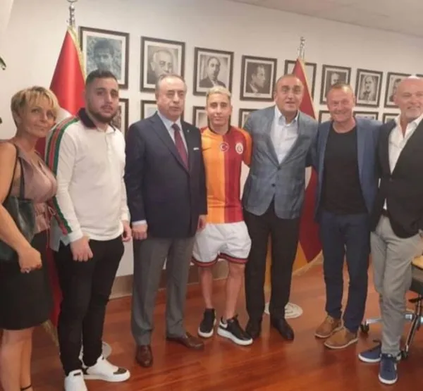 Galatasaray'ın yeni transferi Emre Mor formayı giydi - 1