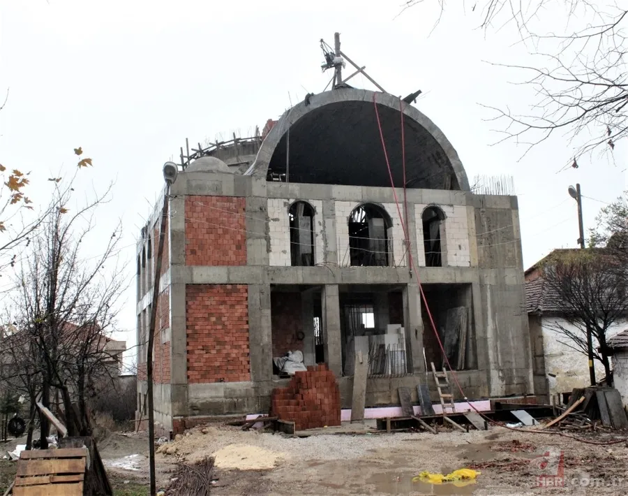 Bursalı kadınlar köydeki camilerini yaptırmak için ekmek yapıp satıyorlar 1