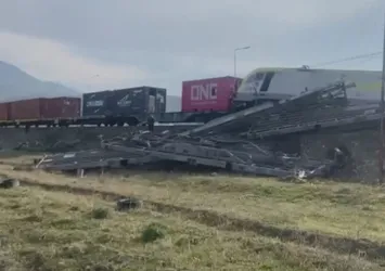 Son dakika: Adana'da yük treni raydan çıktı!