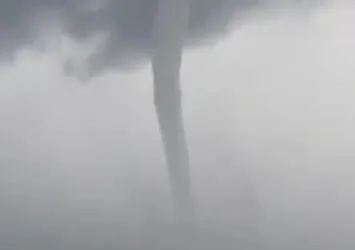 Antalya’da hortum paniği! O anlar kamerada