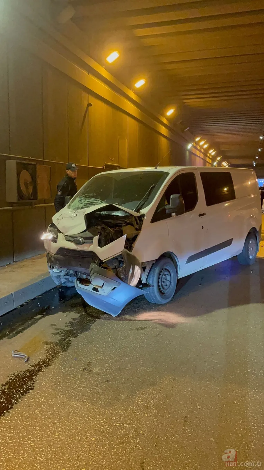 Karşı şeride geçen cip dehşet saçtı! Kamyonet ile kafa kafaya çarpıştı: 2 ölü 1 yaralı 2