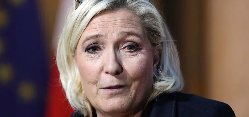 Fransa'da aşırı sağcı Le Pen'den skandal başörtüsü çağrısı! ''Yasaklansın''