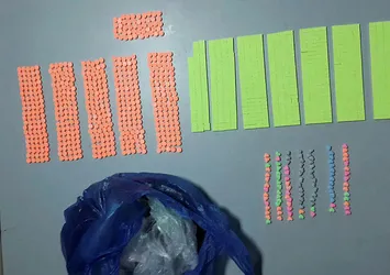 Tişörtünden bin 324 uyuşturucu hap çıktı
