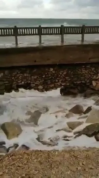 dev-dalgalar-kastamonuda-karadeniz-sahil-yolunun-yarisini-kopardi-1642577868289.jpg Dev dalgalar, Kastamonu’da Karadeniz Sahil Yolu’nun yarısını kopardı - 3