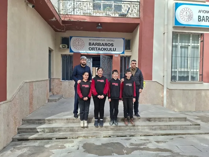 Osmanlı geleneği Afyon'da canlandı: Veresiye defterlerini satın alıp okula astılar - 1