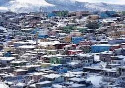 Kayseri'nin beyaza bürünen "renkli evler"i!