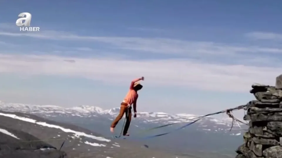Nefes kesen yürüyüş! 600 metre yükseklikte ipte yürüme rekoru