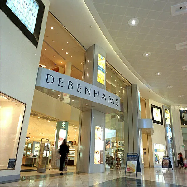 İngiliz perakende zinciri Debenhams mağazalarını kapatıyor - 1