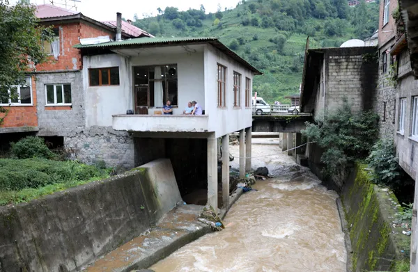 calismalar-tamamlandi-rizede-yasanan-sel-felaketlerinin-nedeni-belli-oldu-1615959842248.jpg Çalışmalar tamamlandı! Rize'de yaşanan sel felaketlerinin nedeni belli oldu - 7
