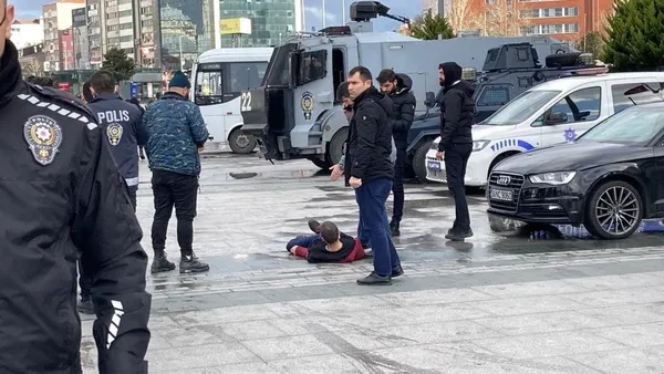 son-dakika-caglayan-adliyesi-onunde-polis-bicaklandi-saldirgan-vuruldu-1642494487748.jpg Son dakika... Çağlayan Adliyesi önünde polis bıçaklandı: Saldırgan vuruldu! - 7