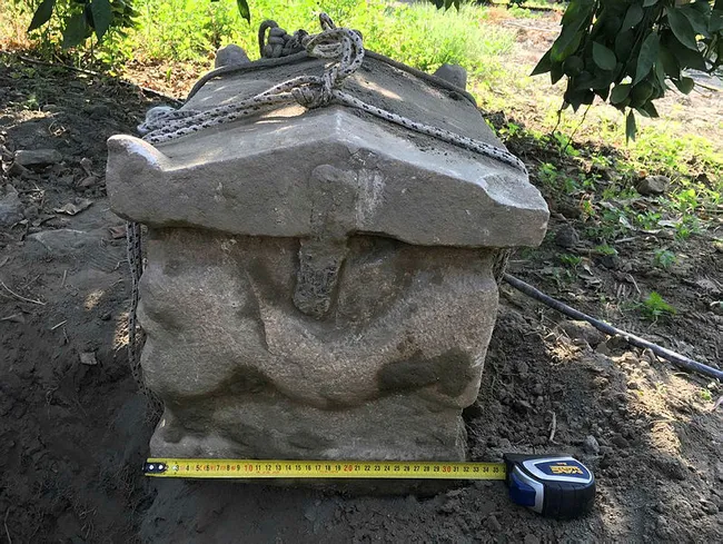 İzmir’de 750 bin dolara yurt dışına lahit satmak isteyen 8 kişi yakalandı