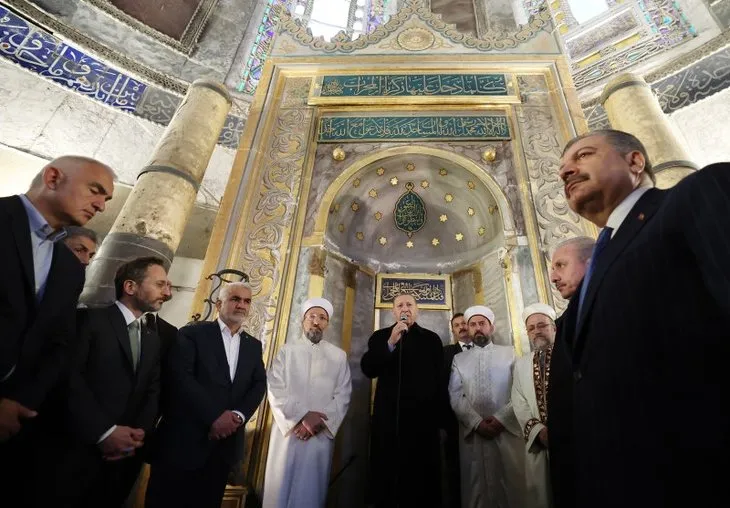 Başkan Erdoğan gazetecilere börek ikram etti