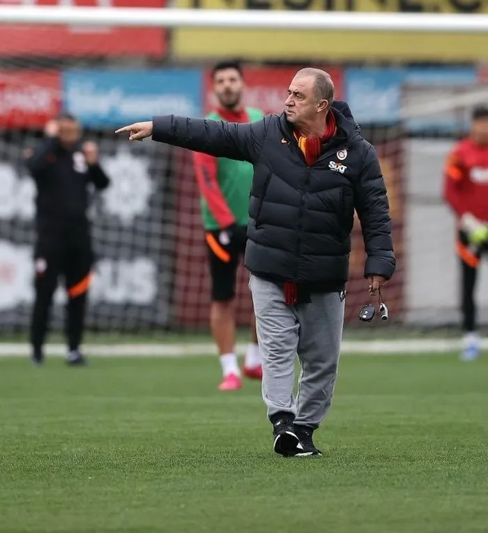 Son dakika: Galatasaray-Fenerbahçe derbisi öncesi yıldız futbolcudan sevindiren haber! Milli takımda sakatlanmıştı