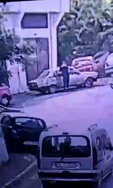 istanbulda-hirsizlar-soygun-icin-tirmandiklari-merdiveni-de-caldilar-1651562336215.jpg İstanbul'da hırsızlar soygun için tırmandıkları merdiveni de çaldılar - 1