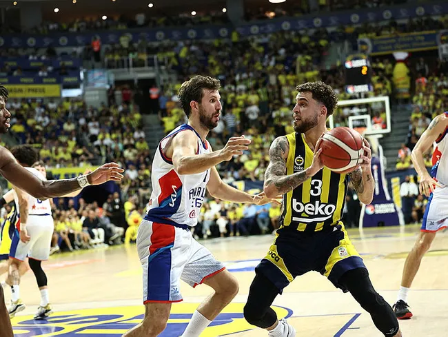 Potada şampiyon Fenerbahçe! Kanarya Anadolu Efes’i 3-1 mağlup etti