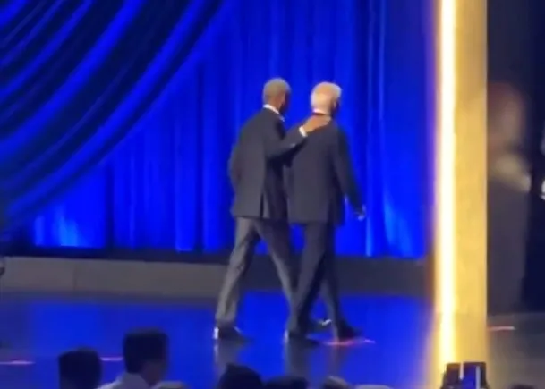 ABD Başkanı yine dondu! Biden’ın halini gören Obama imdadına yetişti