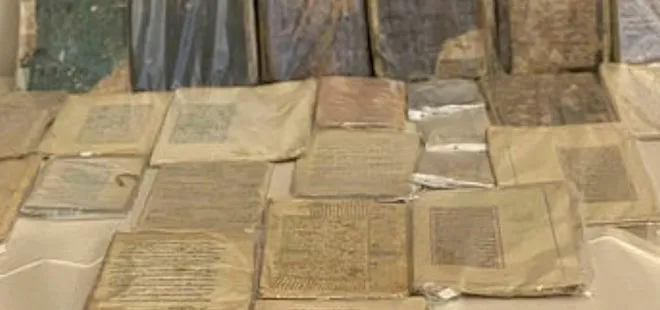 Sivas’ta 25 adet el yazması kitap ele geçirildi