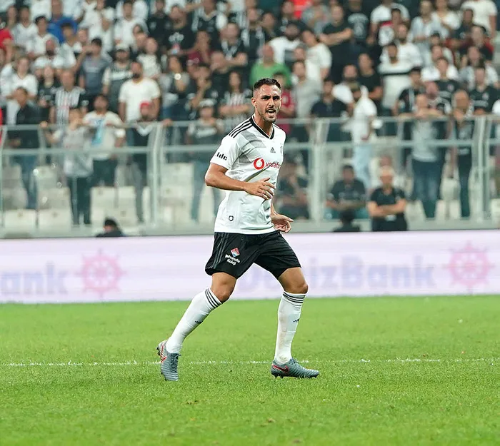 besiktasta-victor-ruiz-soku-4-hafta-yok-1574941915832.jpg Beşiktaş'ta Victor Ruiz şoku! 4 hafta yok... - 1