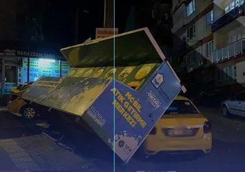 Meteorolojinin ardından etkili oldu! Bursa'da lodos hayatı felç etti