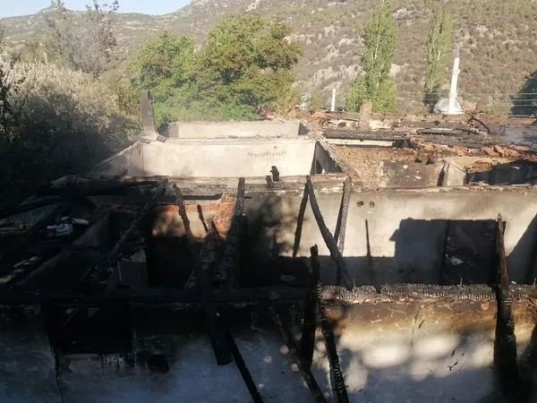 burdurda-korkutan-yangin-1-ev-kullanilmaz-hale-geldi-1-ev-agir-hasar-aldi-1657095995303.jpg Burdur’da korkutan yangın! 1 ev kullanılmaz hale geldi, 1 ev ağır hasar aldı - 1