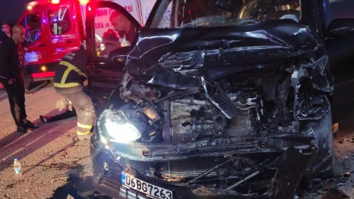 Otomobil ile kamyonet çarpıştı: 5 yaralı
