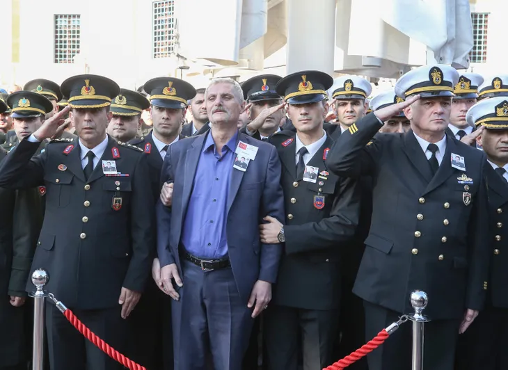 turkiyedeki-4-bomba-uzmanindan-biriydi-sehit-esma-cevikin-acili-babasi-son-konusmalarini-anlatti-1576078442318.jpg Türkiye'deki 4 bomba uzmanından biriydi! Şehit Esma Çevik'in acılı babası son konuşmalarını anlattı - 4
