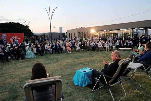 Başkan Erdoğan Mersin’de üniversite öğrencileriyle bir araya geldi: Cumhuriyet tarihinde görülmemiş projeler geliştirdik