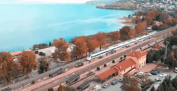 Milli elektrikli trenden Sapanca kenarında etkileyici performans! O anları Bakan Adil Karaismailoğlu paylaştı