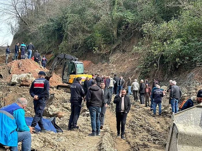 1711543136162.jpg Trabzon'da içme suyu hattında göçük! 3 işçi hayatını kaybetti! Valilikten açıklama... - 2