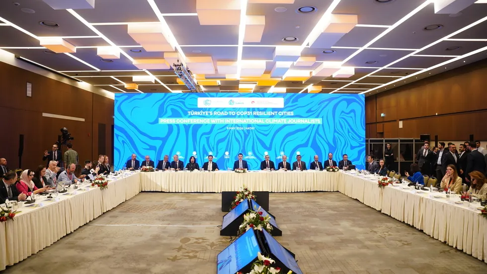 bakan-kurum-hataydan-dunyaya-seslendi-turkiyenin-yazdigi-basari-hikayesi-anadolu-cinari-modeliyle-dunya-sahnes-1778337363434.jpg Bakan Kurum dünyaya duyurdu: "Türkiye afet yönetiminde yeni çağ açtı” - 5