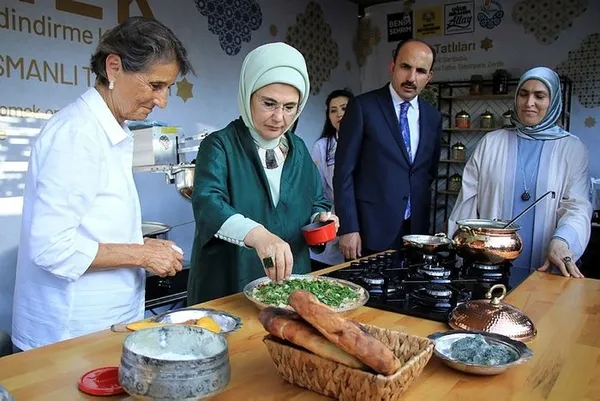 Emine Erdoğan: Anadolu bilgeliğine dört elle sarılmalıyız - 3