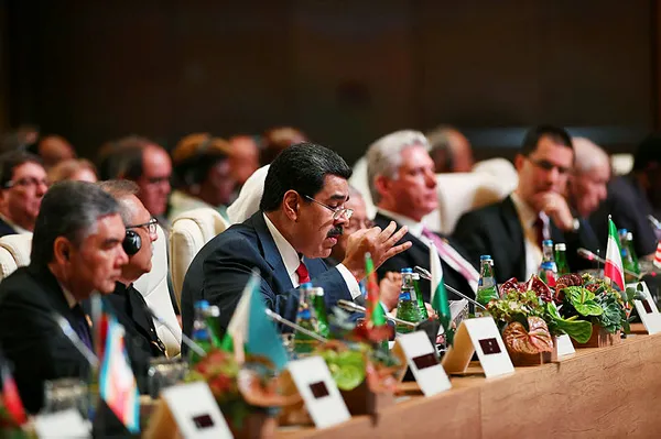 Maduro'dan dünyaya Azerbaycan'dan mesaj: Diz çökmemeliyiz - 2