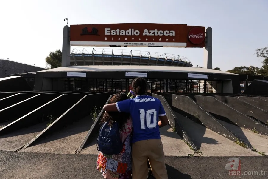 Diego Armando Maradona'nın hayranlarıyla polis arasında arbede | Arjantin'de milyonlar Maradona'ya veda etti... 17