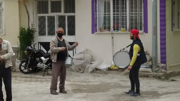 Ramazan davulcuları vakti gelmeden sokağa indiler! İşte sebebi - 1