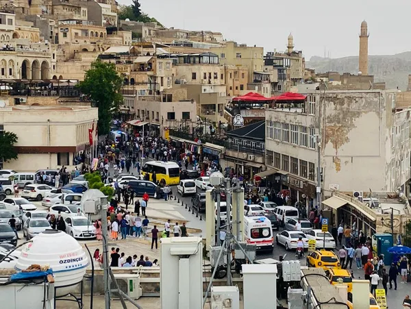mardinde-iki-aile-birbirine-girdi-ortalik-savas-alanina-dondu-1684502062913.jpg Mardin'de iki aile birbirine girdi! Ortalık savaş alanına döndü - 5
