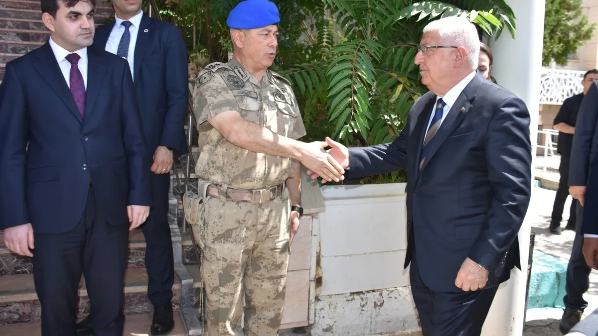 Milli Savunma Bakanı Yaşar Güler şehit ailesini ziyaret etti