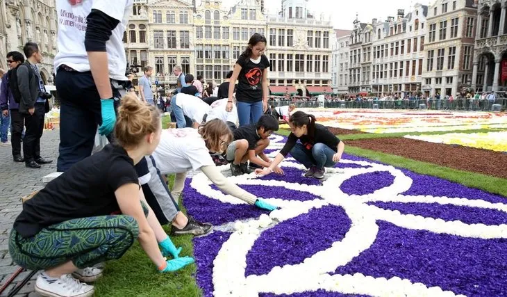 Brüksel’de dev çiçek halı