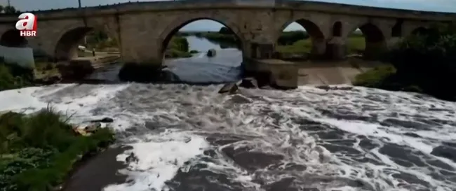 Ergene Nehri’nde çevre kirliliği! Simsiyah akan nehir kokuyor