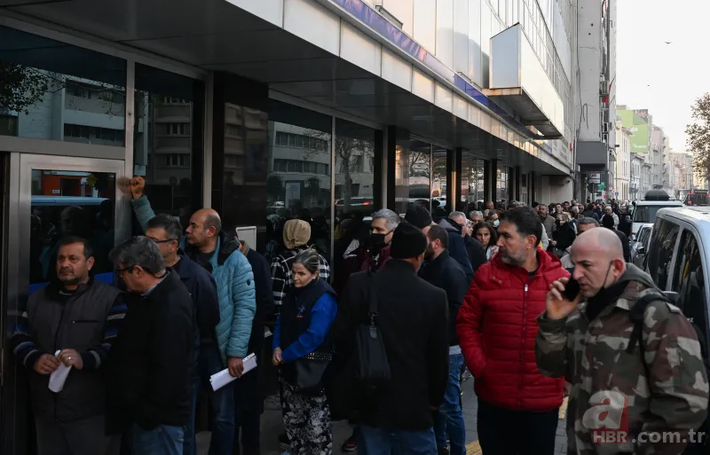 Başkan Erdoğan'ın müjdesi sonrası akın ettiler! SGK'larda EYT yoğunluğu | Milyonların emeklilik sevinci 12