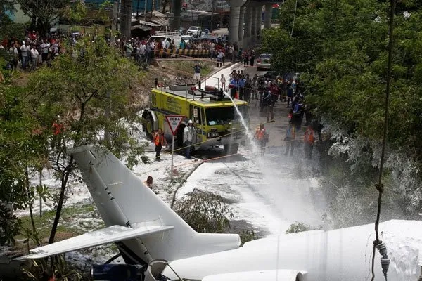 Honduras Tegucigalpa’da uçak düştü