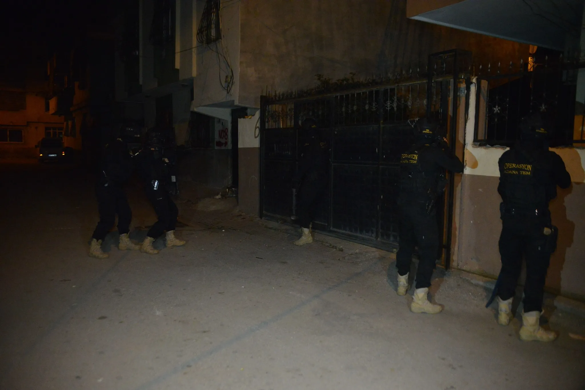 Adana’da terör örgütü DEAŞ’a şafak operasyonu! Gözaltılar var