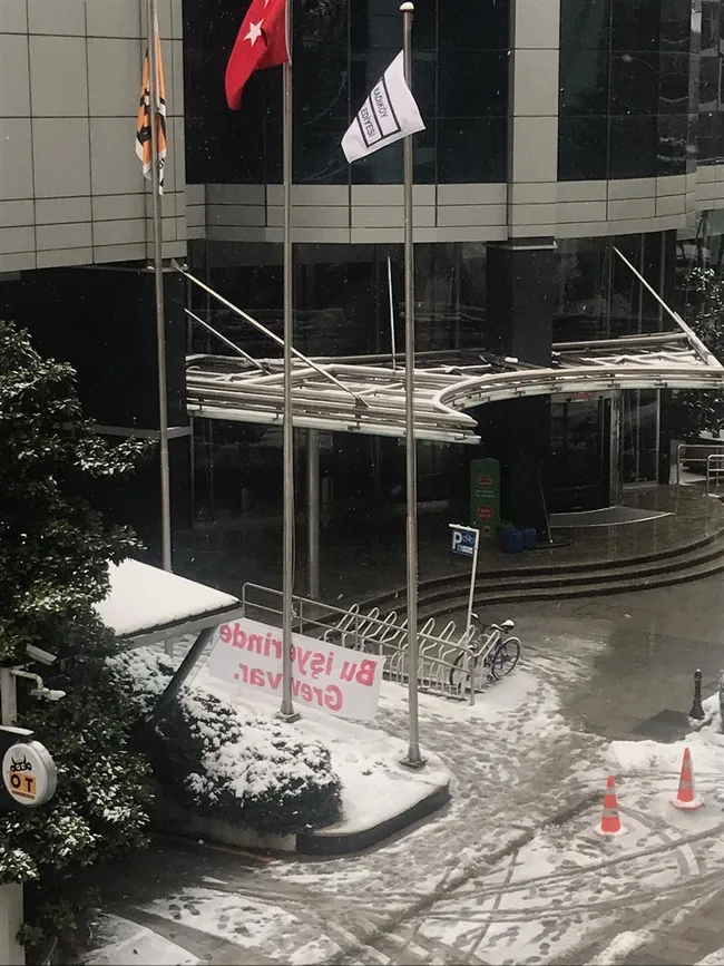 Cumhuriyet gazetesi yazarı Mine Kırıkkanat’tan grev yapan işçilere şımarık yakıştırması!