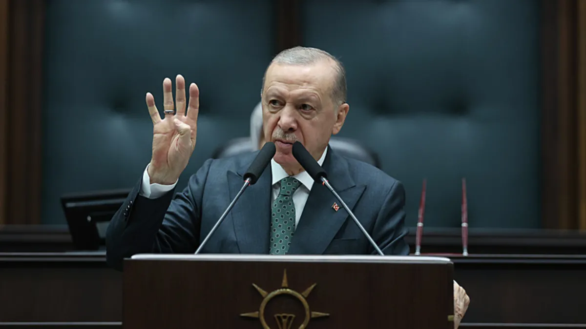 Başkan Erdoğan'dan Özgür Özel'e tarih dersi: CHP demek cunta demektir! CHP darbeciliğin de kitabını yazmıştır